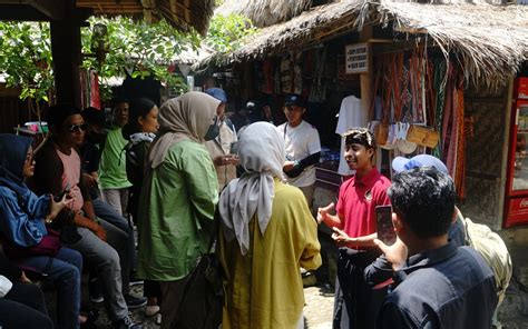 Desa Wisata Sade Perkampungan Adat Orang Sasak K P SHK