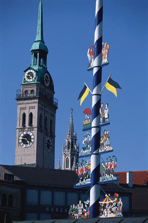 Maibaum am Viktualienmarkt München Bild kaufen 70032773 lookphotos