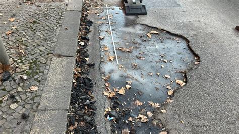 Gefahr Durch Schlaglöcher Wie Berlin Seine Straßen Flickt