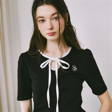 String Ribbon Puff Sleeve T Shirt Black White 하고