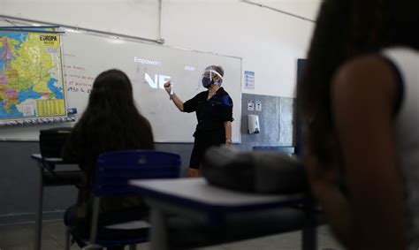 Estudantes Do Rio Retornam às Aulas 100 Presenciais Notibras