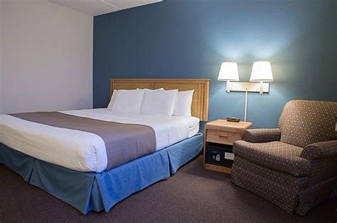 BOARDERS INN AND SUITES BY COBBLESTONE HOTELS - MEDFORD, WI - Updated ...