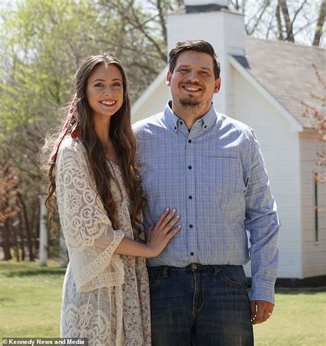 'Trad wife' who quit her optician career to be a stay-at-home wife and ...