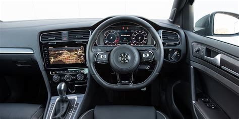 Volkswagen Golf R (2013-2020) Interior & Infotainment | carwow