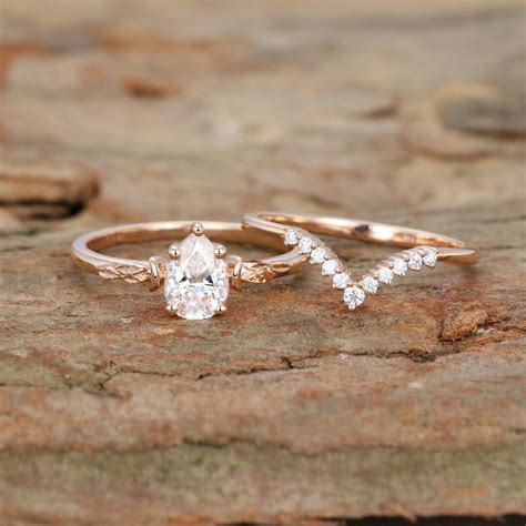 2pcs Pear Shape Moissanite Engagement Ring Set Rose Gold Engagement Ring Curve Diamond Wedding