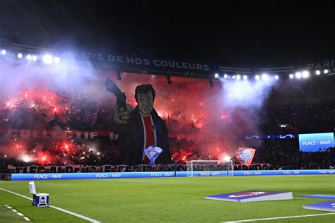 3J C1 Vidéo le tifo du Parc pour Belmondo Les Titis du PSG