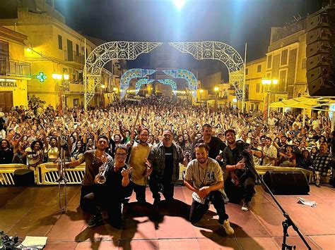 Santa Caterina Grandissimo Successo Per Roy Paci E Aretuska In Piazza