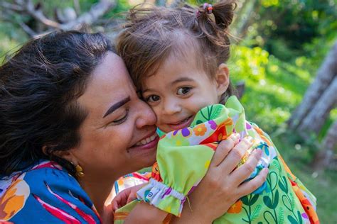 Mulheres mães precisam de mais apoio para permanecerem no espaço acadêmico