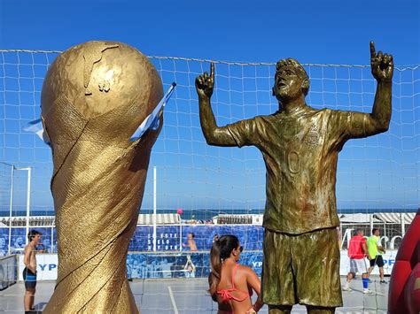 Mar Del Plata Así Es La Primera Estatua Del Mundo De Lionel Messi Con