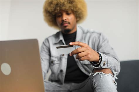 4 Reasons to Apply for a New Credit Card