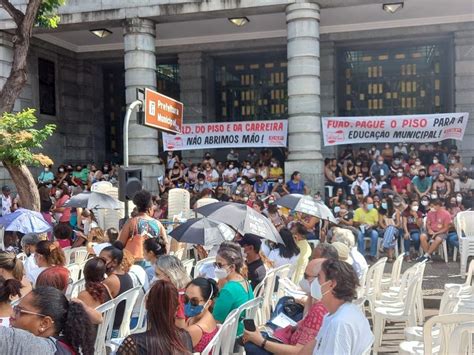 Em nova assembleia trabalhadores em Educação de BH decidem pela