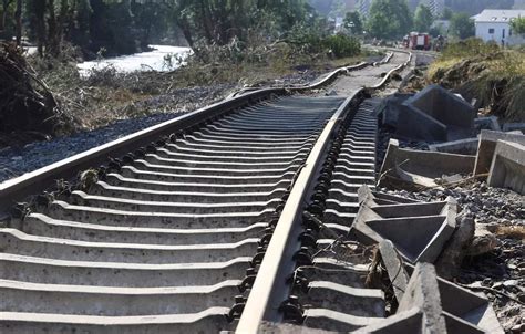 Rail Tracks Near Kasara Ghat Washed Away Infra News Et Infra