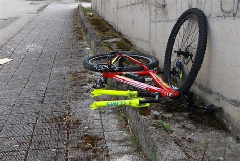 Cade Dalla Bici Impatto A Terra Fatale Muore Enne Cronache Del Sannio