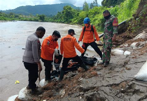 Mayat Pria Tanpa Identitas Ditemukan Mengambang Di Sungai Batang Anai