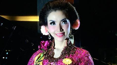 Unggah Foto Polos Nya Jaman Dulu Roro Fitria Panen Pujian Netter