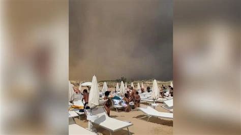 Tromba D Aria In Salento La Fuga Dei Bagnanti Dalla Spiaggia Di