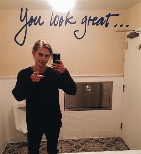 Austin Butler In Bath Tub Mag Scans Naked Male Celebrities