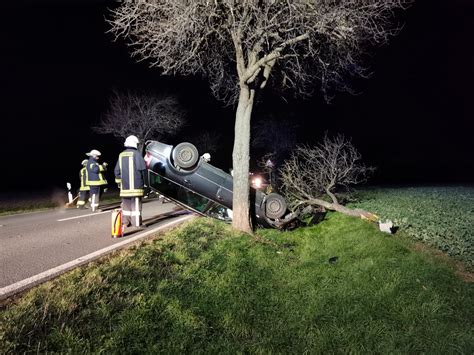 Harz Autofahrer Kracht Gegen Baum Dann Kommt Erschreckendes Ans Licht