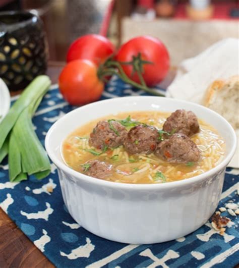 Sopa Oriental de Verduras con Albóndigas Recetas Nestlé