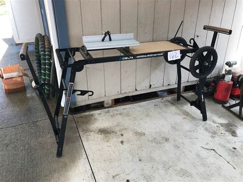 Lot 162 Delta Universal Miter Saw Stand Adams Northwest Estate Sales And Auctions