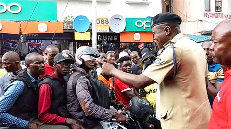 Bodaboda Aliebeba Mshikaki Uso Kwa Uso Na Askari Kariakoo YouTube