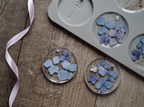 How To Make These Cute Pressed Flower Resin Craft Hanging Decorations