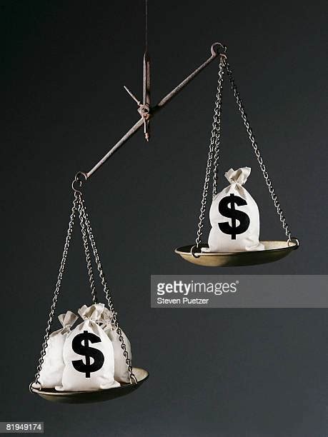 Wealth Inequality Scale Stockfotos En Beelden Getty Images