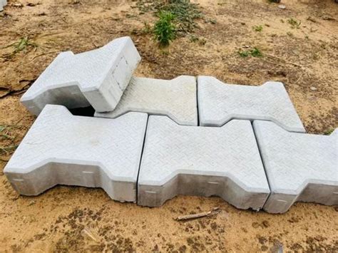 Concrete I Shape Cement Interlocking Tile Size 1x1 Feet 300x300 Mm