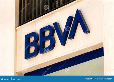 Logotipo De Bbva En La Sucursal Bancaria De Bbva Foto Editorial