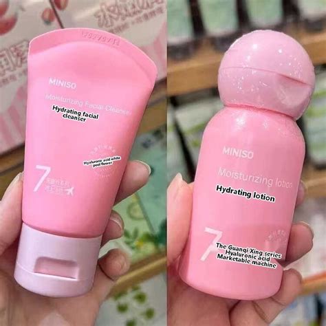 miniso famous brand  day travel series hyaluronic acid moisturizing