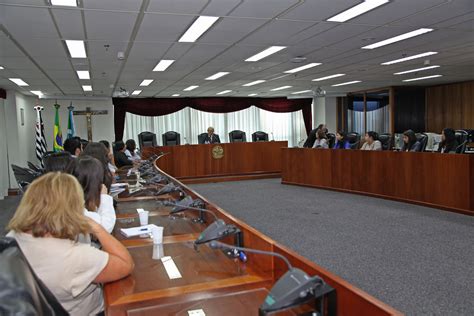 TRF3 RECEBE VISITA DE ESTUDANTES DE CURSO TÉCNICO EM SERVIÇOS JURÍDICOS