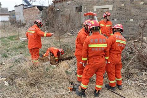 危急！安阳8岁男童玩耍时不慎坠入13米深枯井 消防紧急救援新浪河南新浪网