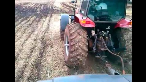 Un Agricultor Salva A Personas De Un Autob S Atrapado En El Barro