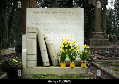 grave of jeremy beadle Stock Photo - Alamy