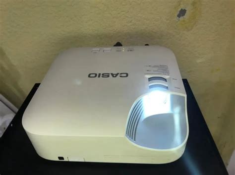 How many Lumens for daytime projector? - TechPicko