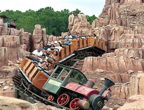 LOOK: 10 Best Disneyland Rides Ever | Disneyland rides, Disney world ...