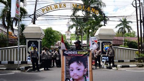 Aksi Kabupaten Bergerak Aremania Tuntut Keadilan Tragedi Kanjuruhan Di