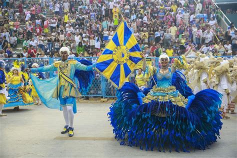 A Gazeta Sete escolas desfilam hoje no sambódromo do Rio de Janeiro