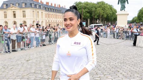 Salma Hayek en París cómo recrear el peinado que lució para portar la