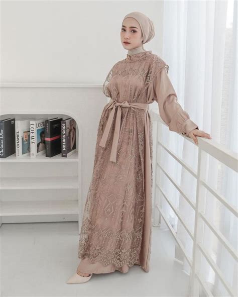 Inspirasi Outfit Hijab Dress Brokat Kekinian Untuk Kondangan Semua