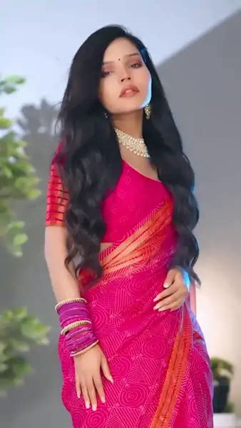 Srish Shukla Latest Hot Pics And Photo In Saree