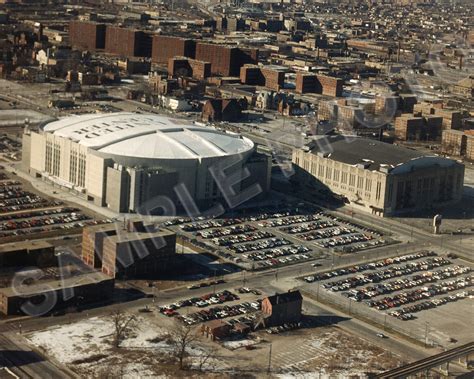 THE UNITED CENTER AND THE OLD CHICAGO STADIUM 8X10 PHOTO BLACKHAWKS