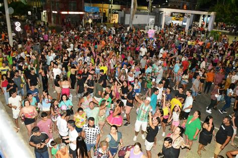 Agita Monteiro Ano Ii Pr Via De Carnaval Arrasta Multid O Pelas Ruas