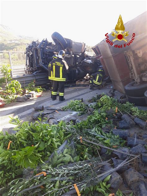 Incidente Mortale Sulla Messina Palermo A Sant Agata Di Militello Si