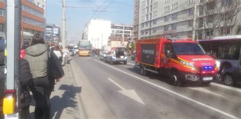 Foto Accident Ntre Un Autobuz O Autoutilitar I Dou Autoturisme