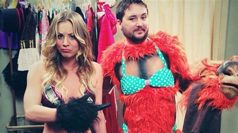 Kaley Cuoco Flaunts Hot Bikini Bod On Big Bang Theory