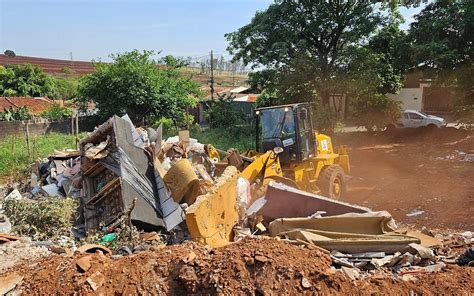 A O De Limpeza Na Avenida Patriarca Retira Mais De Toneladas De