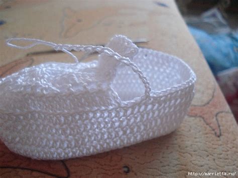 Вяжем нежные пинетки