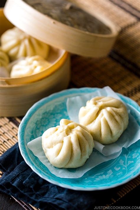 Nikuman (Steamed Pork Buns) 肉まん | Recipe | Pork buns, Steamed pork buns ...
