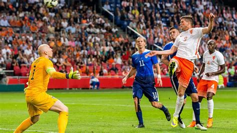 Slordig Oranje Verliest In Spectaculair Oefenduel Van Vs Voetbal Nu Nl